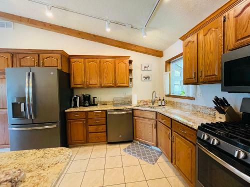 Lake Lorraine Home With Private Dock And Hot Tub!