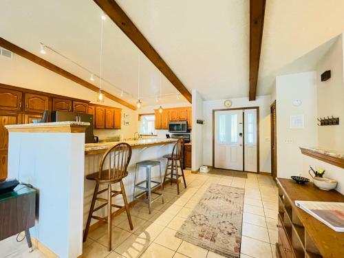 Lake Lorraine Home With Private Dock And Hot Tub!
