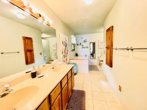 Lake Lorraine Home With Private Dock And Hot Tub!