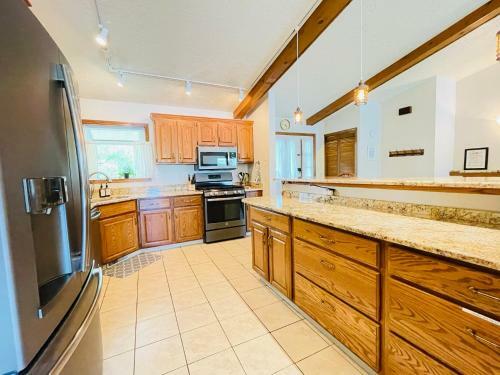Lake Lorraine Home With Private Dock And Hot Tub!