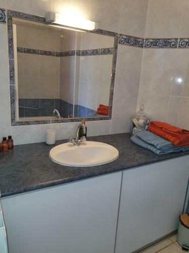 Hostal Entre Ar�nes Et Maison Carr�e