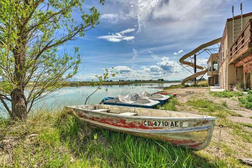 Lakefront Home With Waterslide And Trampoline!