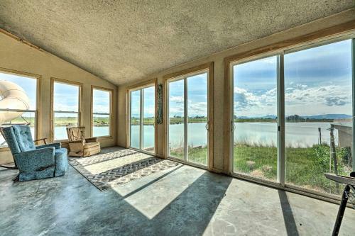 Lakefront Home With Waterslide And Trampoline!