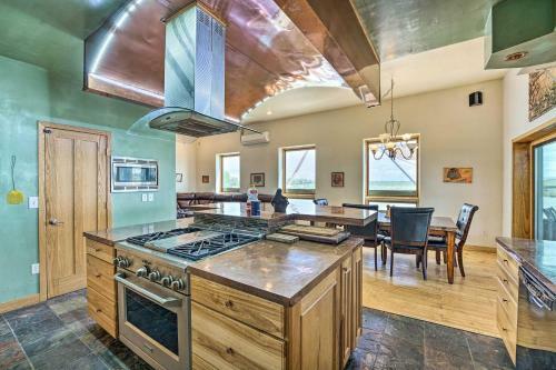 Lakefront Home With Waterslide And Trampoline!
