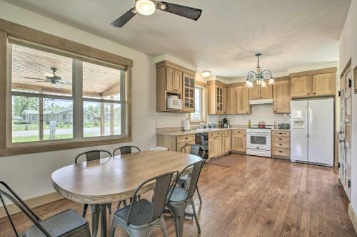 Idyllic Gem Screened Porch, Half Mi To River!