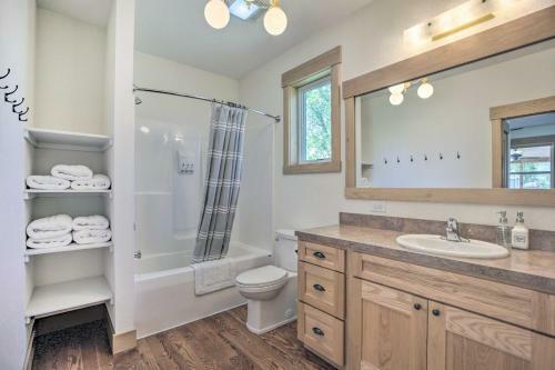 Idyllic Gem Screened Porch, Half Mi To River!