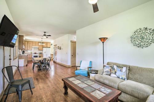 Idyllic Gem Screened Porch, Half Mi To River!