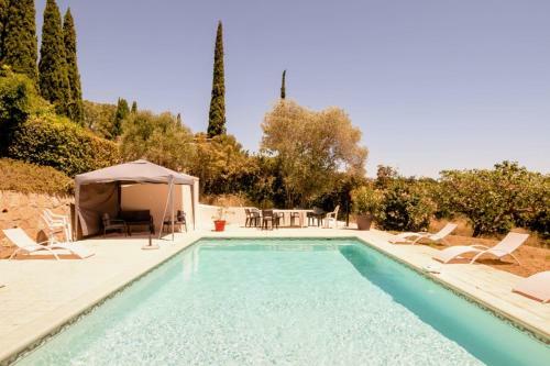 45m In Residence With Pool And Garden