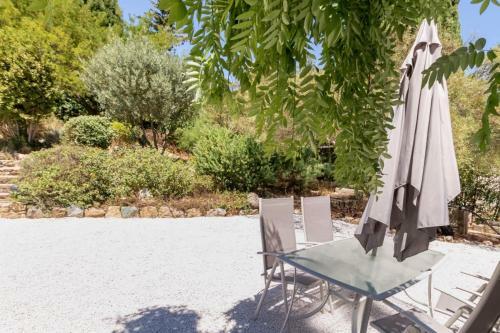 45m In Residence With Pool And Garden