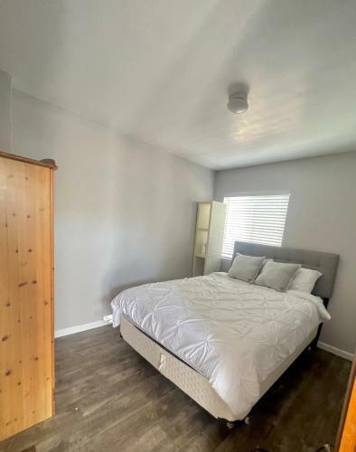 Shared Double Room Inside Home With Private Bathroom, Entrance