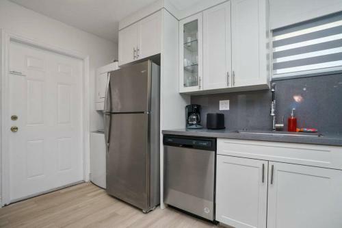 Blue Door Duplex Renovated Parking And Designed