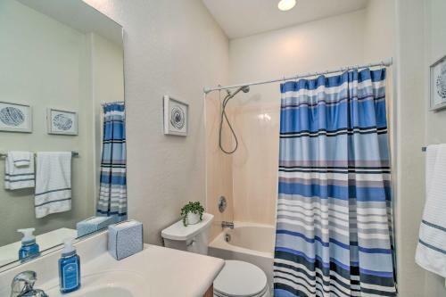Chic Anthem Home With Patio Hike, Golf, Relax!
