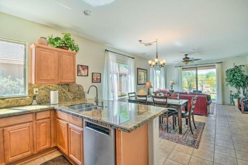 Chic Anthem Home With Patio Hike, Golf, Relax!