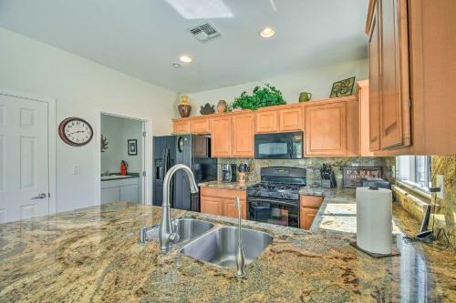 Chic Anthem Home With Patio Hike, Golf, Relax!