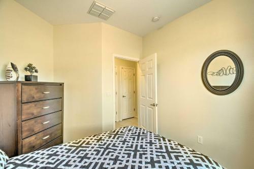 Chic Anthem Home With Patio Hike, Golf, Relax!