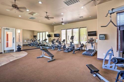 Anthem Townhome With Community Pool And Hot Tub!