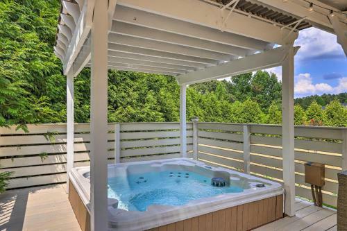 Beautiful Hampton Home With Gazebo And Backyard!