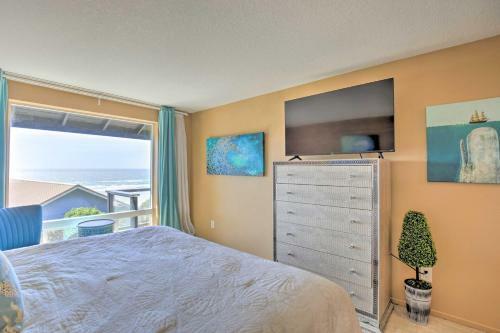 Pacific Penthouse Retreat With Ocean Views!