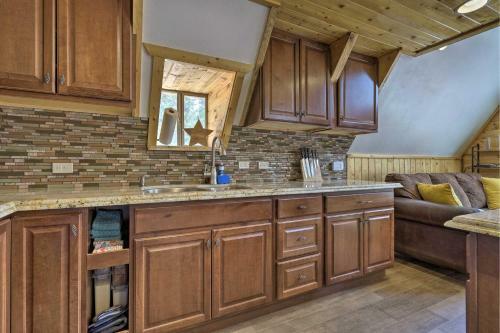Cozy Duck Creek Cabin About 12 Mi To Natl Forest