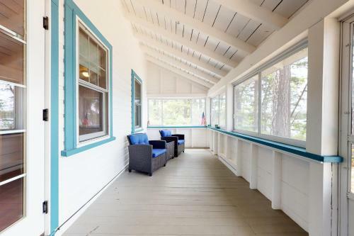 Lake House Retreat