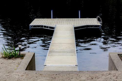 Lake House Retreat