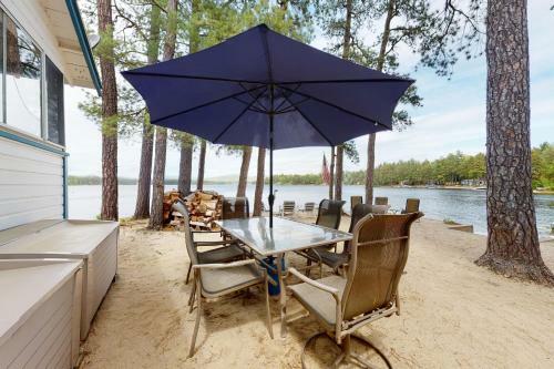 Lake House Retreat