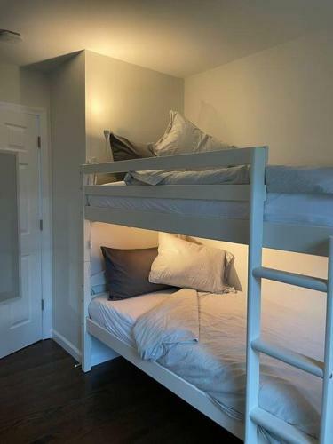 Shore Drive - 2 Bedroom/2 Bath/bunk/queen Oasis