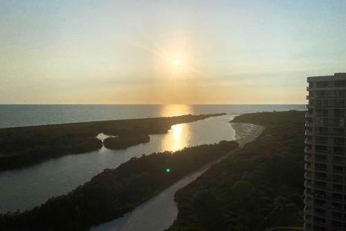 Apartamento Beachfront Marco Island Condo With Pool Access!