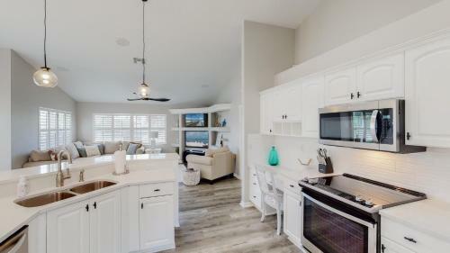 "cast-away" House I Immaculate 4 Bed Waterfront Home