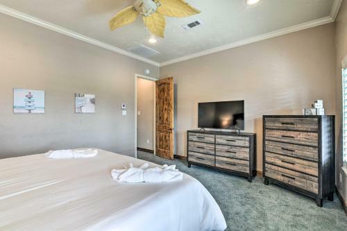 Beautiful Crystal Beach Escape With Large Deck!