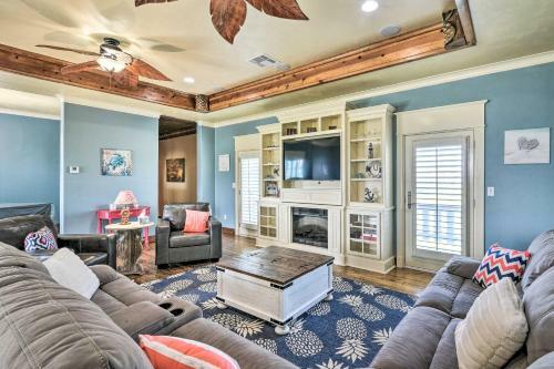 Beautiful Crystal Beach Escape With Large Deck!
