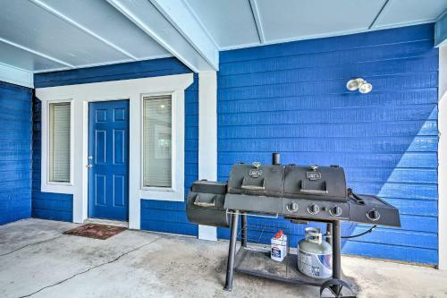 Beautiful Crystal Beach Escape With Large Deck!