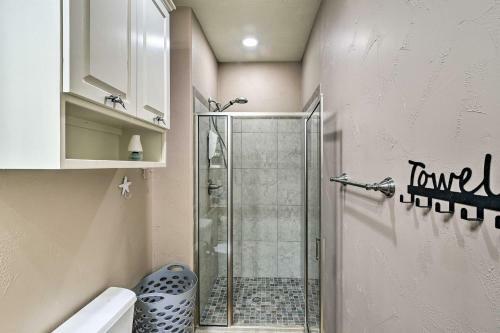 Beautiful Crystal Beach Escape With Large Deck!