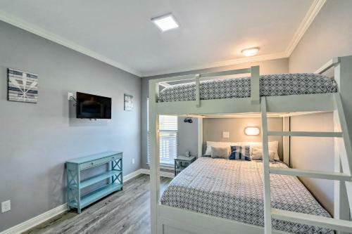 Coastal Crystal Beach Escape - Walk To Beach!