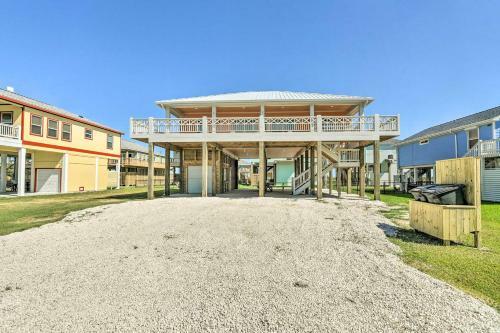 Coastal Crystal Beach Escape - Walk To Beach!
