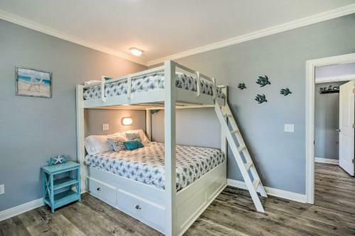 Coastal Crystal Beach Escape - Walk To Beach!