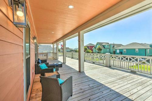 Coastal Crystal Beach Escape - Walk To Beach!
