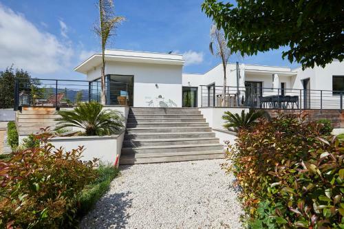 Modern Villa 4 Beds With Swimming Pool