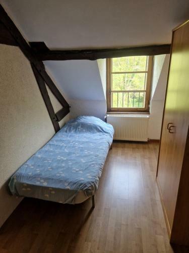 Ancienne �table Chaleureuse Avec Chemin�e
