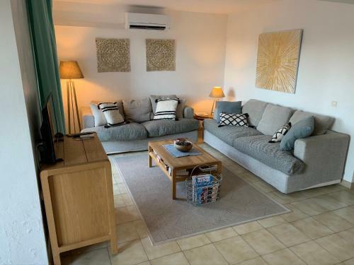 Luxury Villa With Shared Pool, Air Con, Wifi, Tv