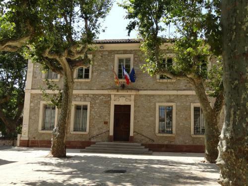 Luxury Villa With Shared Pool, Air Con, Wifi, Tv