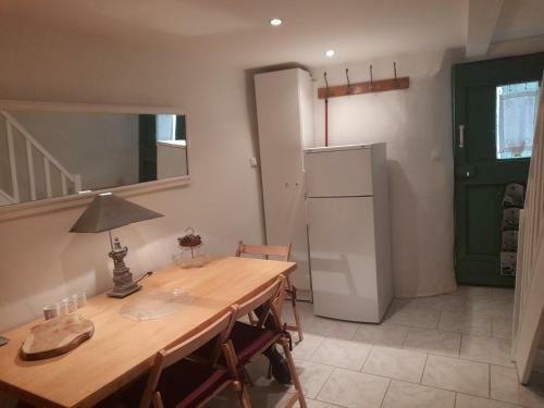 Maisonnette De Charme Avec Petite Terrasse