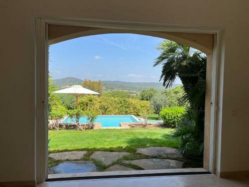 7 Bedroom Luxury Villa Near St. Tropez & Beach