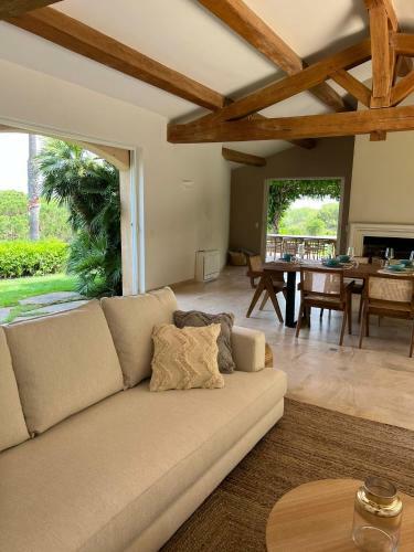 7 Bedroom Luxury Villa Near St. Tropez & Beach