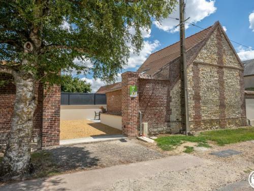 G�te R�m�rangles, 3 Pi�ces, 6 Personnes - Fr-1-526-32