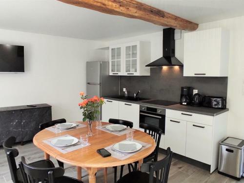 G�te R�m�rangles, 3 Pi�ces, 6 Personnes - Fr-1-526-32