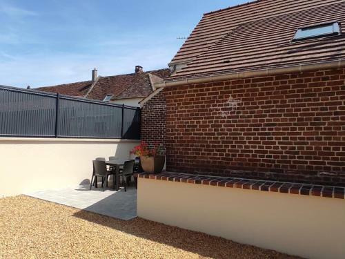G�te R�m�rangles, 3 Pi�ces, 6 Personnes - Fr-1-526-32