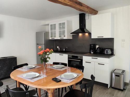 G�te R�m�rangles, 3 Pi�ces, 6 Personnes - Fr-1-526-32