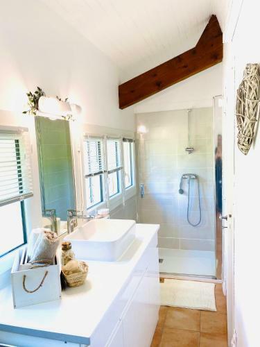 �l�gante Villa Dans Un �crin De Verdure