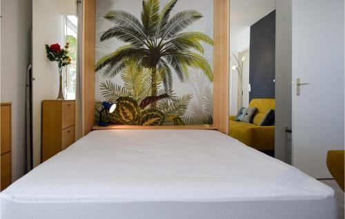 Awesome Apartment In Royan With Wifi